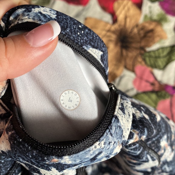 Lululemon Speed Up Crop - Picture 9 of 9